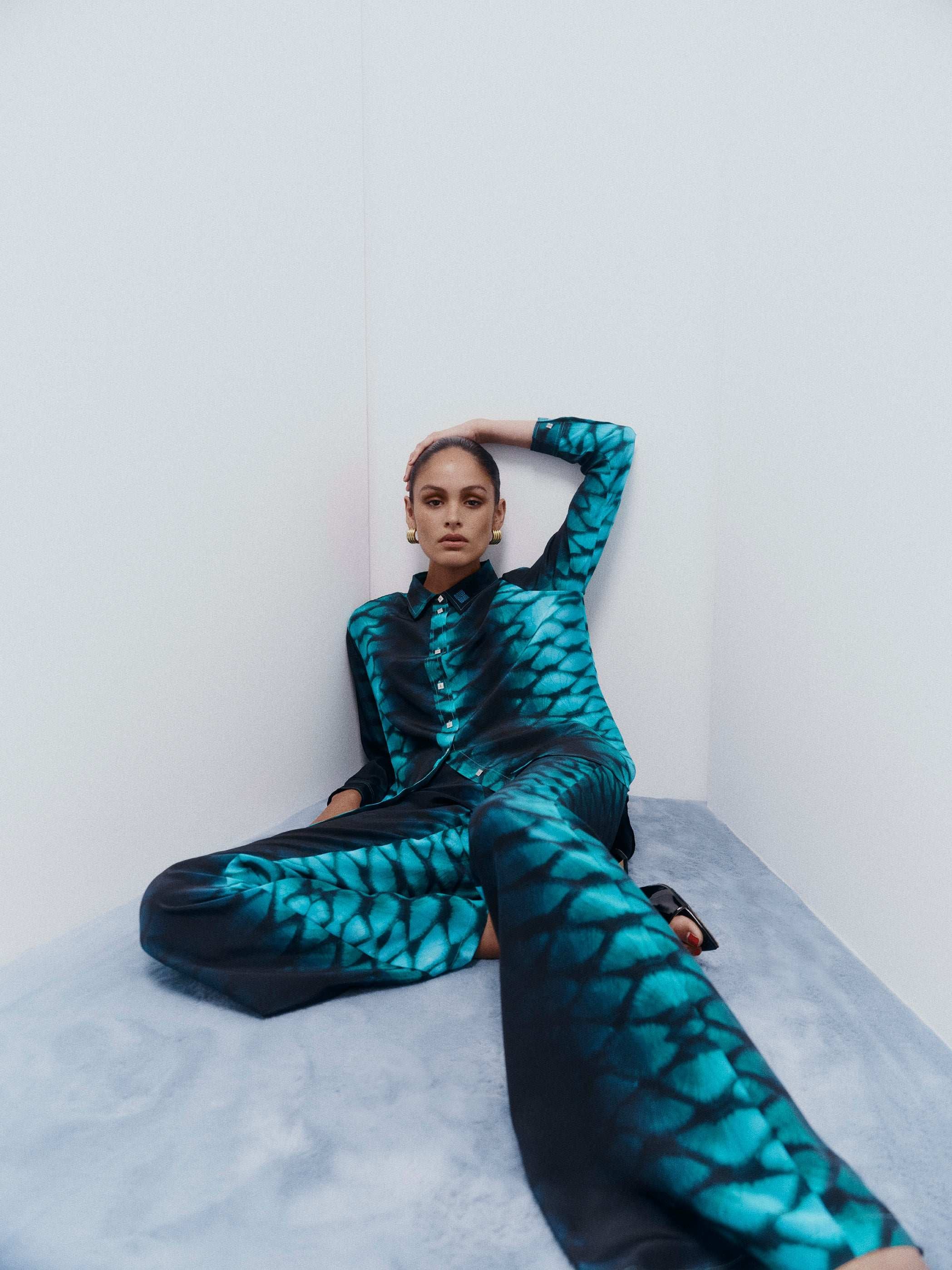 Echelle Classic Shirt - MUMA WORLD  Top