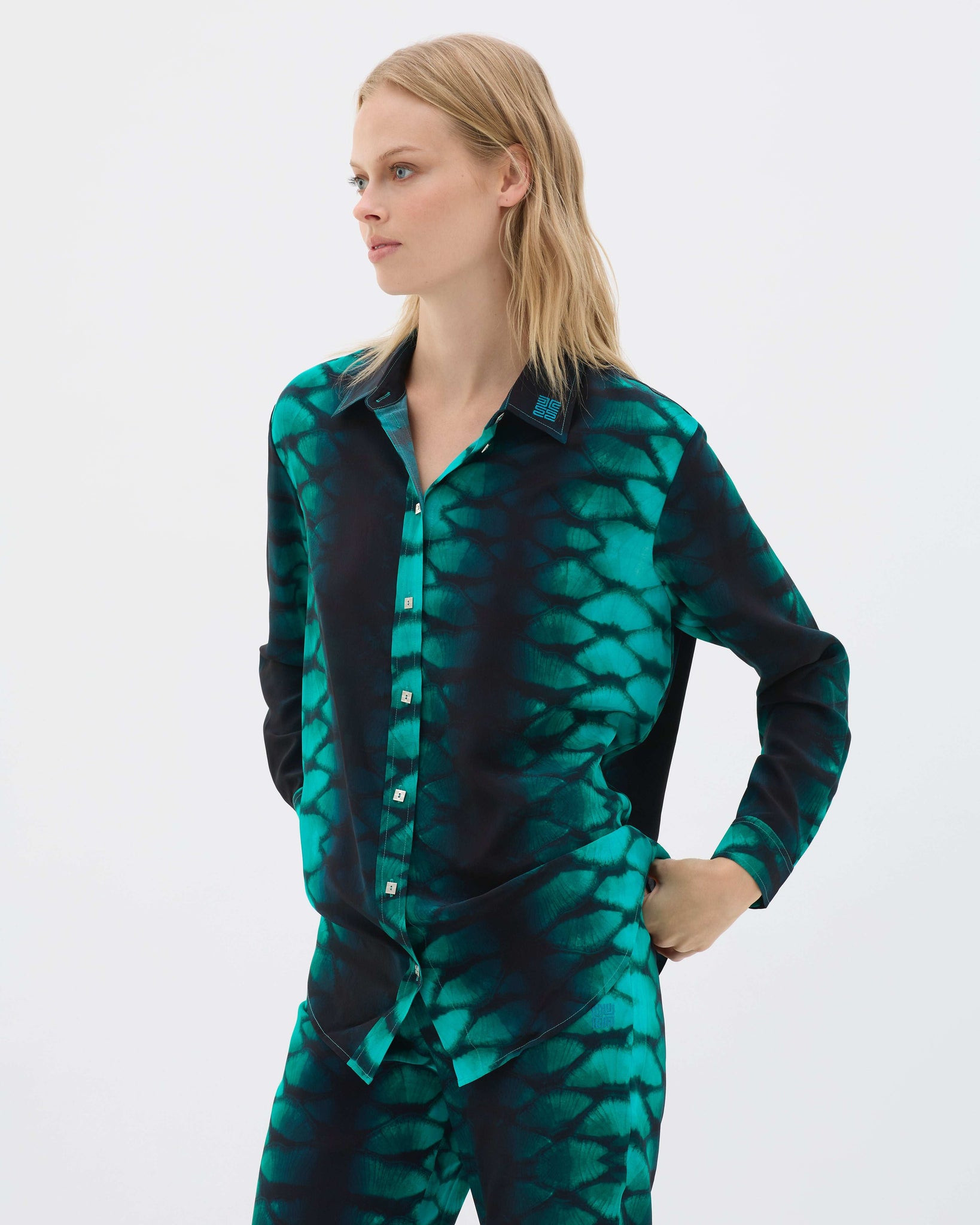 Echelle Classic Shirt - MUMA WORLD  Top