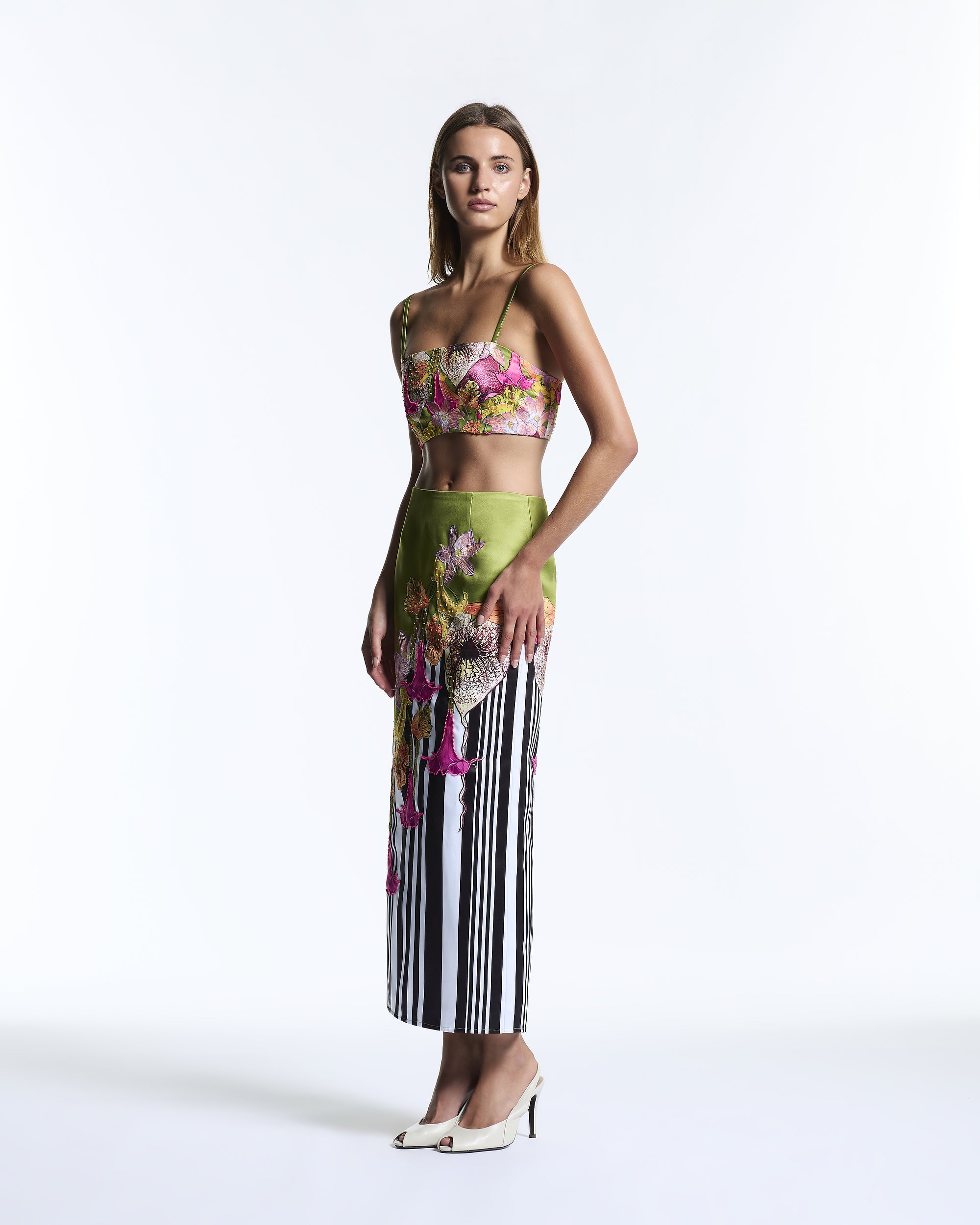 MIXED FLORAL CANOPY BEADED COLUMN SKIRT