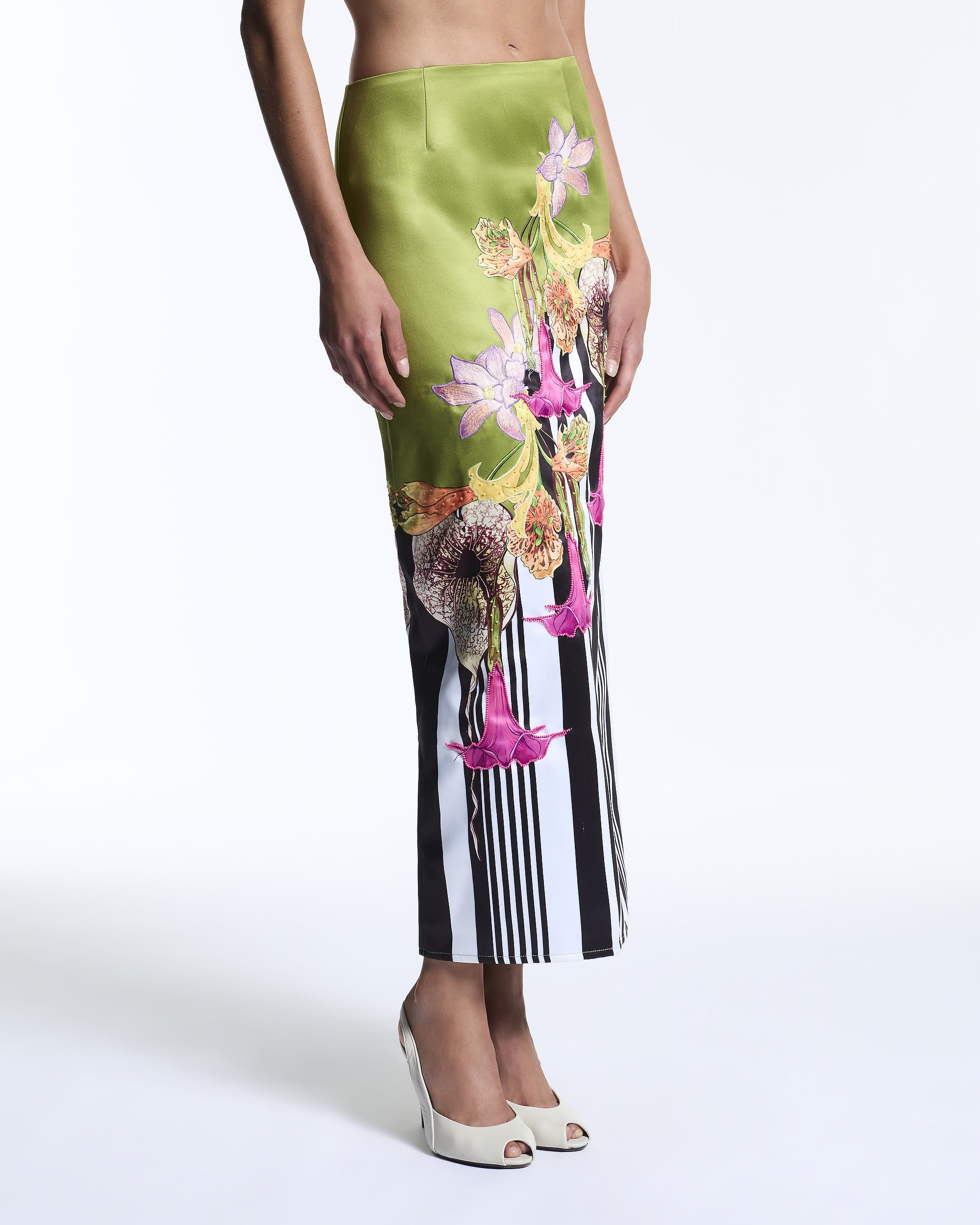 MIXED FLORAL CANOPY BEADED COLUMN SKIRT