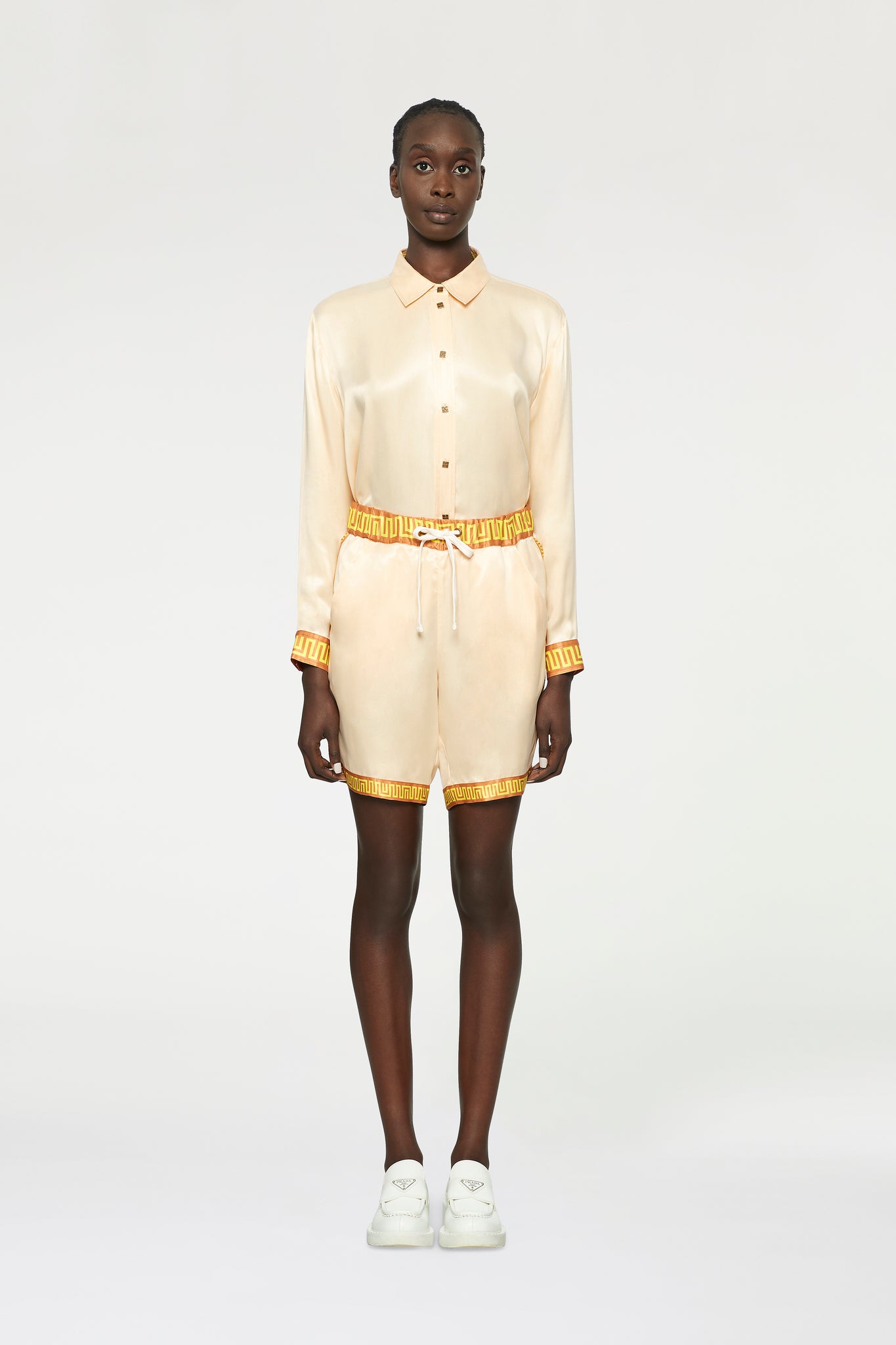 Creme Short - MUMA WORLD  Short