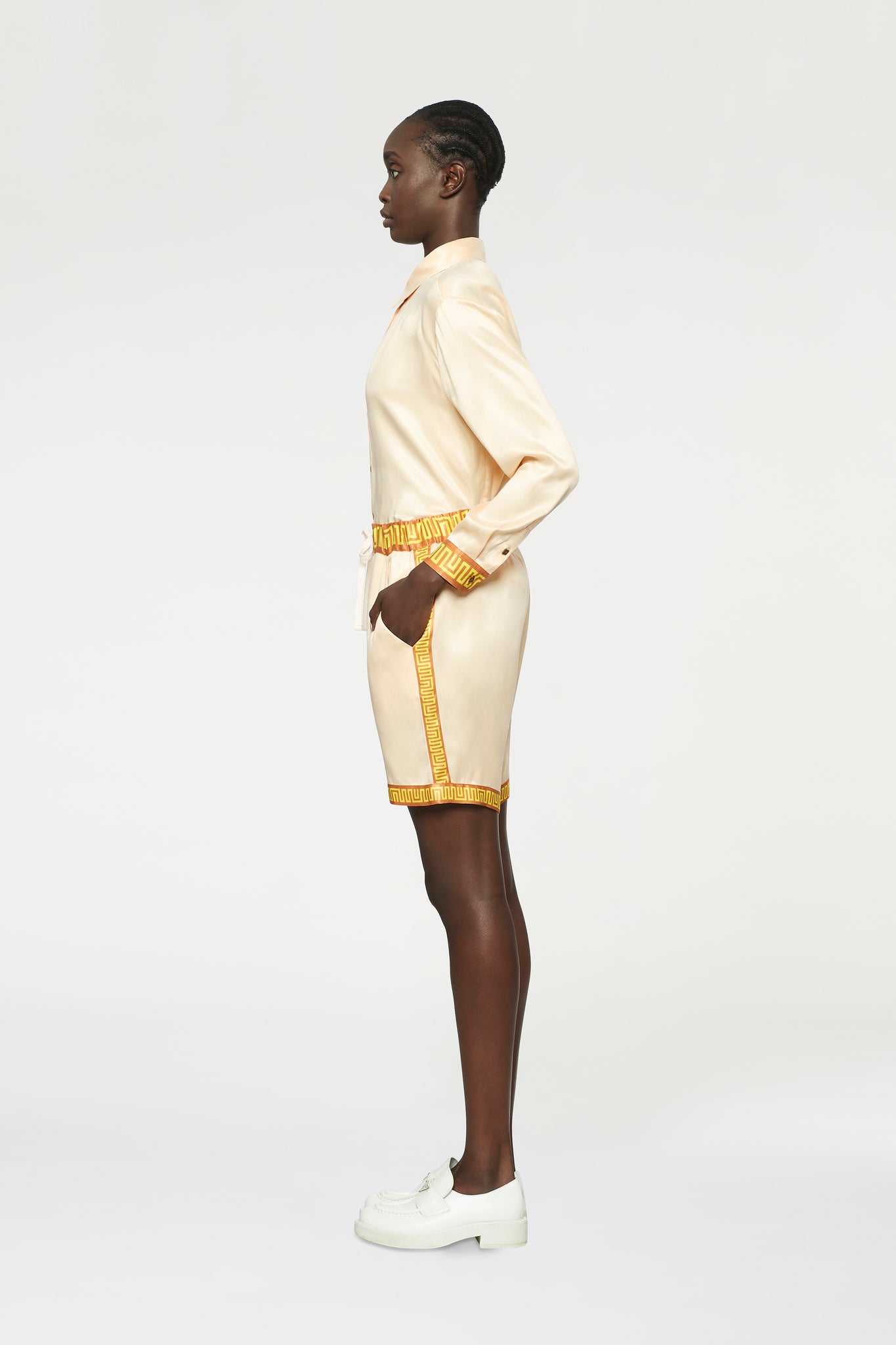Creme Short - MUMA WORLD  Short