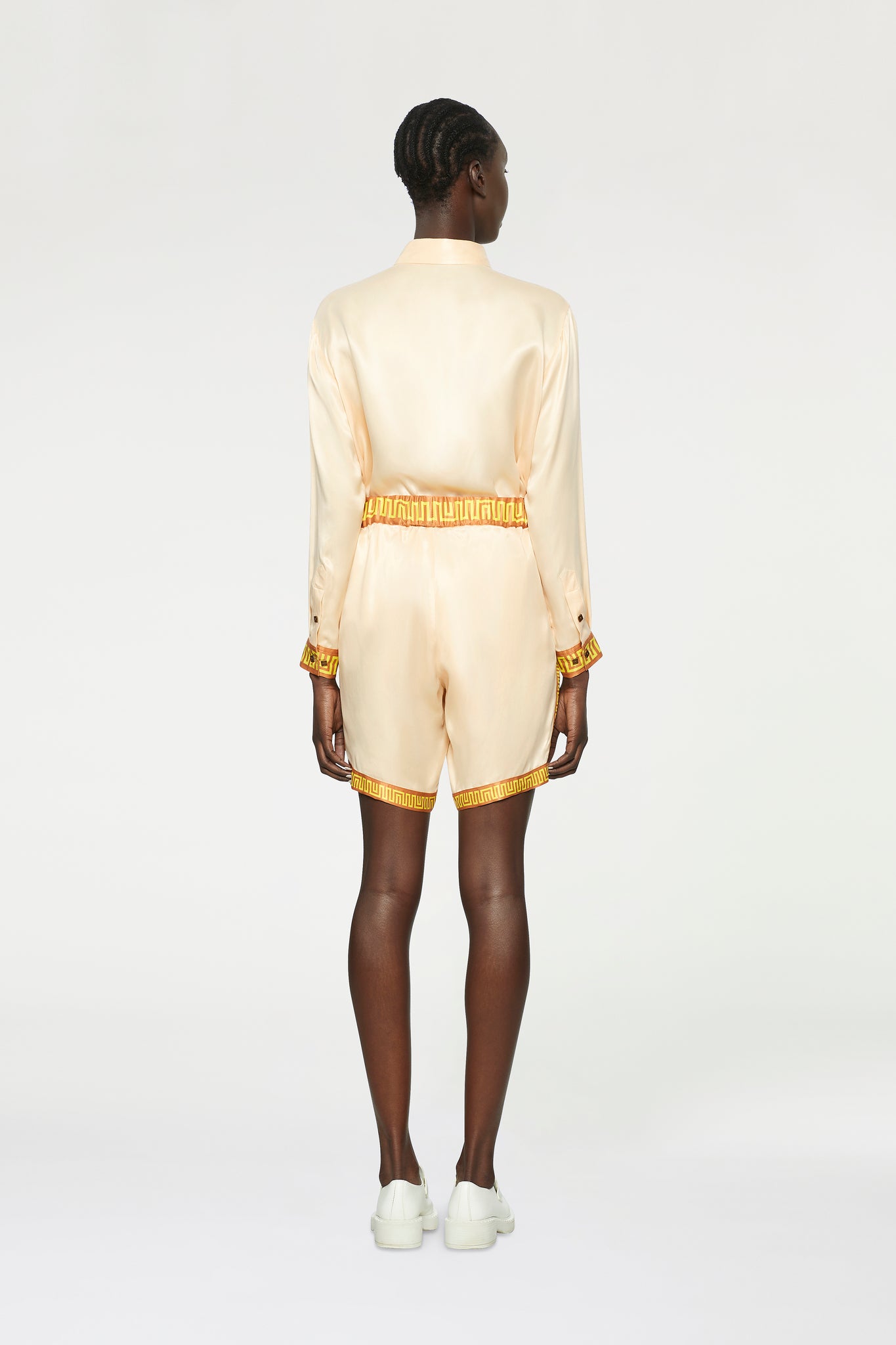 Creme Short - MUMA WORLD  Short
